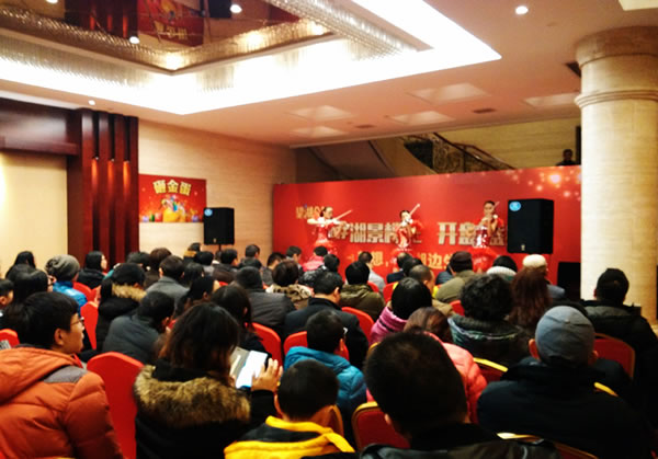 嘉興舞臺燈光設(shè)備租賃選哪家呢，專業(yè)設(shè)備_億派廣告